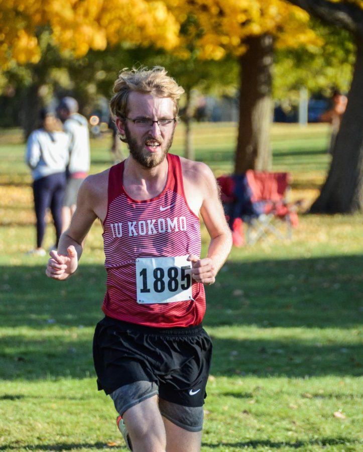 Freshman Kyle Thibideau racing to the finish during the men’s 8,000-meter race at the Great Lakes Cross Country Challenge on Oct. 22 in Grand Rapids, MI. The men went on to place 25 of 29 teams in the maroon race.