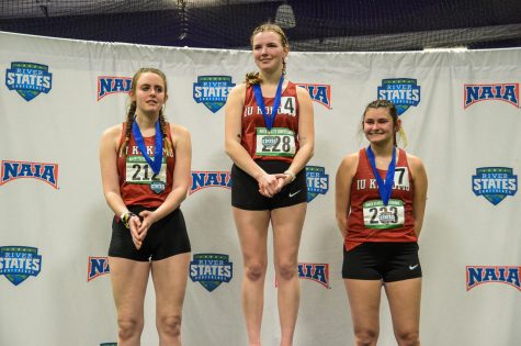 Women and Men’s Track succeed at indoor RSC