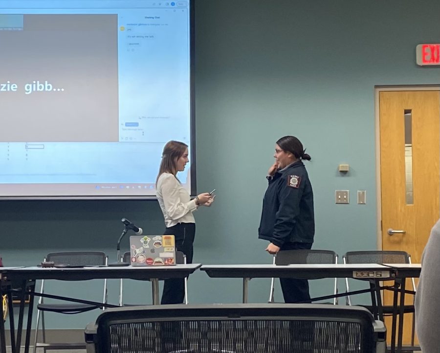Anahi Santos (right) being sworn into her position as the head of the Cougar Advocates for Diversity by Student Government President Mary Hogsett (left) during the Student Government meeting on Jan. 18.